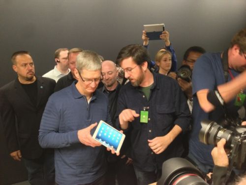 jeff and tim cook ipad mini